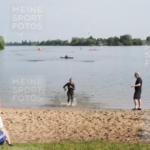 21.06.2025 - 27. Vierlanden-Triathlon MichiJ http://msf.ph/oto/7979717 15.06.2026 08:59:06 Schwimmen 227, 235 meine-sportfotos.de
