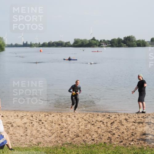 21.06.2025 - 27. Vierlanden-Triathlon MichiJ http://msf.ph/oto/7979722 15.06.2026 08:59:06 Schwimmen 227, 235 meine-sportfotos.de