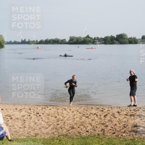 21.06.2025 - 27. Vierlanden-Triathlon MichiJ http://msf.ph/oto/7979725 15.06.2026 08:59:07 Schwimmen 227, 235 meine-sportfotos.de