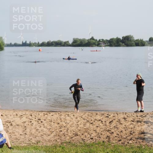 21.06.2025 - 27. Vierlanden-Triathlon MichiJ http://msf.ph/oto/7979731 15.06.2026 08:59:07 Schwimmen 227, 235 meine-sportfotos.de