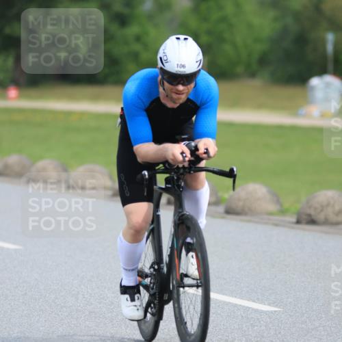 15.06.2025 - 27. Vierlanden-Triathlon H.Heesch http://msf.ph/oto/7979744 15.06.2025 10:35:38 Radfahren 21, 106, 127, 134, 199, 239 meine-sportfotos.de