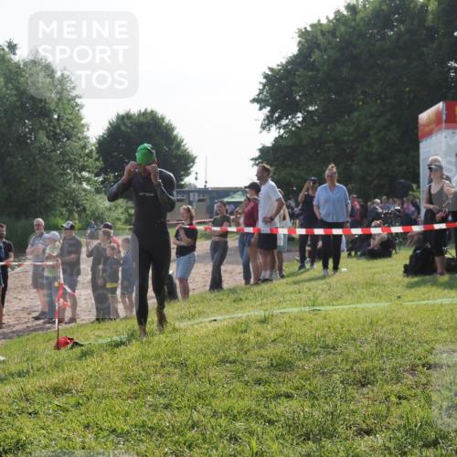 15.06.2025 - 27. Vierlanden-Triathlon KatJ http://msf.ph/oto/7979747 15.06.2025 08:43:53 Schwimmen 84, 113 meine-sportfotos.de