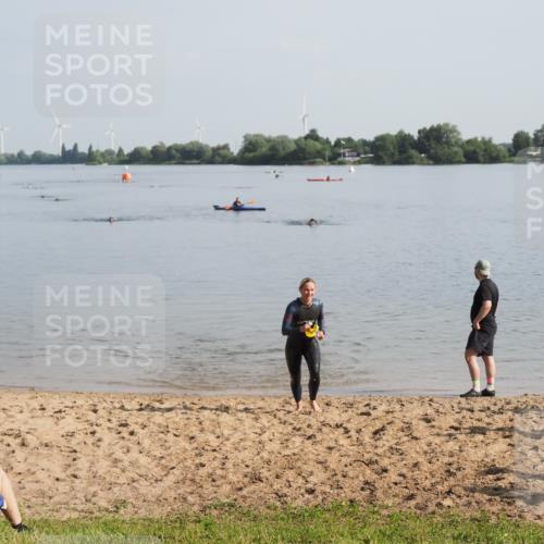 21.06.2025 - 27. Vierlanden-Triathlon MichiJ http://msf.ph/oto/7979749 15.06.2026 08:59:08 Schwimmen 227, 235 meine-sportfotos.de