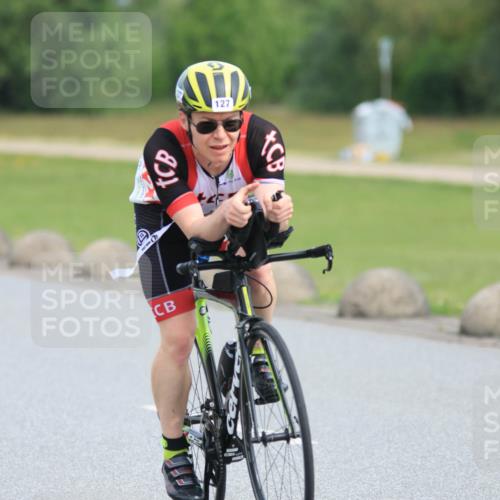 15.06.2025 - 27. Vierlanden-Triathlon H.Heesch http://msf.ph/oto/7979752 15.06.2025 10:35:41 Radfahren 21, 106, 127, 134, 199, 239 meine-sportfotos.de