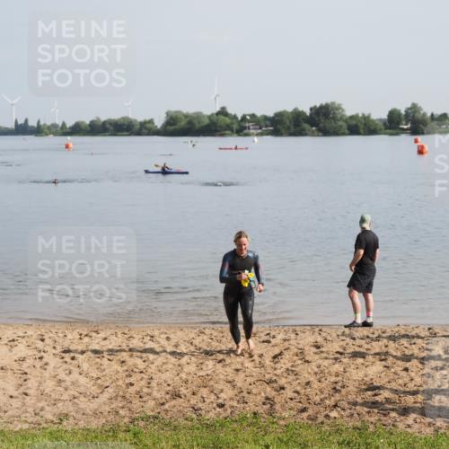 21.06.2025 - 27. Vierlanden-Triathlon MichiJ http://msf.ph/oto/7979757 15.06.2026 08:59:08 Schwimmen 227, 235 meine-sportfotos.de