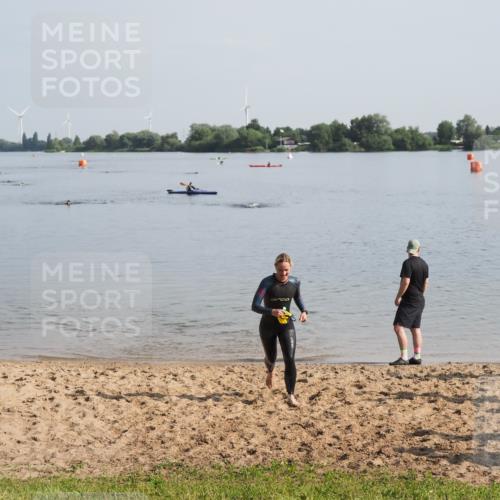21.06.2025 - 27. Vierlanden-Triathlon MichiJ http://msf.ph/oto/7979762 15.06.2026 08:59:08 Schwimmen 227, 235 meine-sportfotos.de