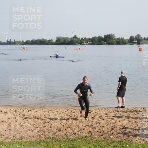 21.06.2025 - 27. Vierlanden-Triathlon MichiJ http://msf.ph/oto/7979767 15.06.2026 08:59:08 Schwimmen 227, 235 meine-sportfotos.de