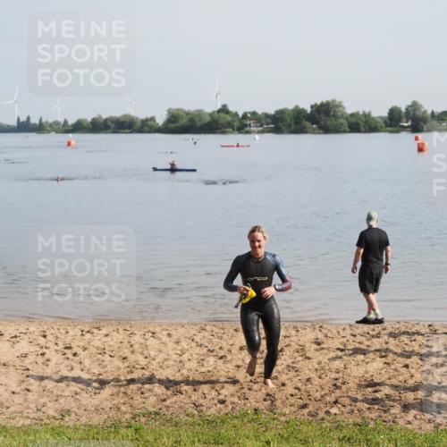 21.06.2025 - 27. Vierlanden-Triathlon MichiJ http://msf.ph/oto/7979775 15.06.2026 08:59:09 Schwimmen 227, 235 meine-sportfotos.de