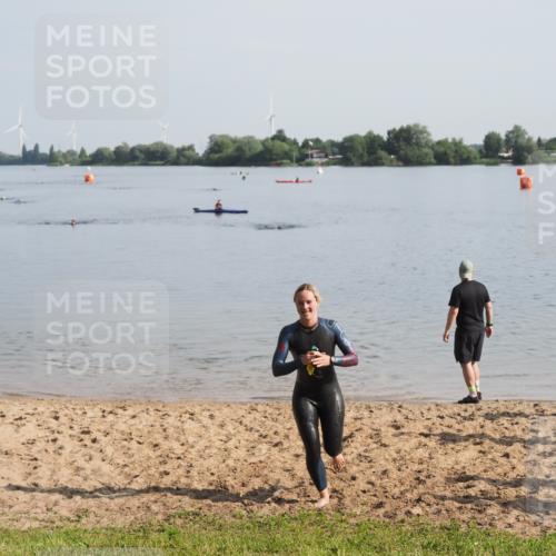 21.06.2025 - 27. Vierlanden-Triathlon MichiJ http://msf.ph/oto/7979784 15.06.2026 08:59:09 Schwimmen 227, 235 meine-sportfotos.de