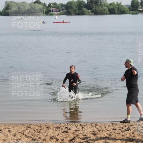 21.06.2025 - 27. Vierlanden-Triathlon MichiJ http://msf.ph/oto/7979799 15.06.2026 08:59:51 Schwimmen 241 meine-sportfotos.de