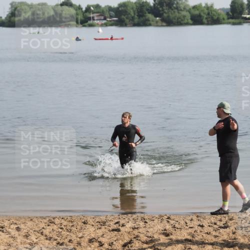 21.06.2025 - 27. Vierlanden-Triathlon MichiJ http://msf.ph/oto/7979800 15.06.2026 08:59:51 Schwimmen 241 meine-sportfotos.de