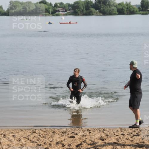 21.06.2025 - 27. Vierlanden-Triathlon MichiJ http://msf.ph/oto/7979807 15.06.2026 08:59:51 Schwimmen 241 meine-sportfotos.de