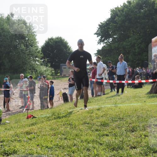 15.06.2025 - 27. Vierlanden-Triathlon KatJ http://msf.ph/oto/7979829 15.06.2025 08:43:57 Schwimmen 23, 84, 113, 183 meine-sportfotos.de