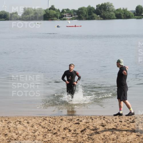 21.06.2025 - 27. Vierlanden-Triathlon MichiJ http://msf.ph/oto/7979830 15.06.2026 08:59:52 Schwimmen 241 meine-sportfotos.de