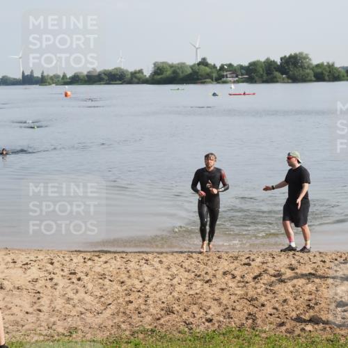 21.06.2025 - 27. Vierlanden-Triathlon MichiJ http://msf.ph/oto/7979842 15.06.2026 08:59:53 Schwimmen 241 meine-sportfotos.de