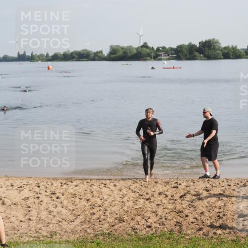 21.06.2025 - 27. Vierlanden-Triathlon MichiJ http://msf.ph/oto/7979849 15.06.2026 08:59:53 Schwimmen 241 meine-sportfotos.de