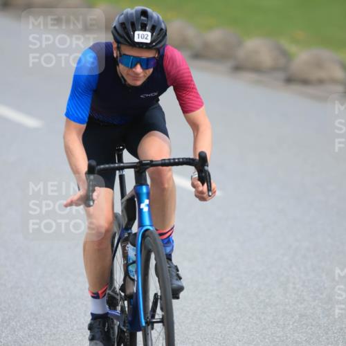 15.06.2025 - 27. Vierlanden-Triathlon H.Heesch http://msf.ph/oto/7979869 15.06.2025 10:36:39 Radfahren 102, 147, 276, 283 meine-sportfotos.de