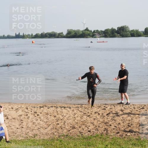 21.06.2025 - 27. Vierlanden-Triathlon MichiJ http://msf.ph/oto/7979874 15.06.2026 08:59:54 Schwimmen 241 meine-sportfotos.de