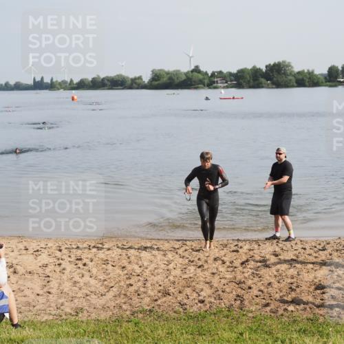 21.06.2025 - 27. Vierlanden-Triathlon MichiJ http://msf.ph/oto/7979878 15.06.2026 08:59:54 Schwimmen 241 meine-sportfotos.de