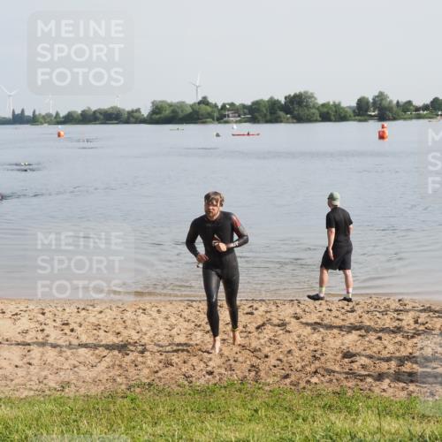 21.06.2025 - 27. Vierlanden-Triathlon MichiJ http://msf.ph/oto/7979887 15.06.2026 08:59:55 Schwimmen 241 meine-sportfotos.de