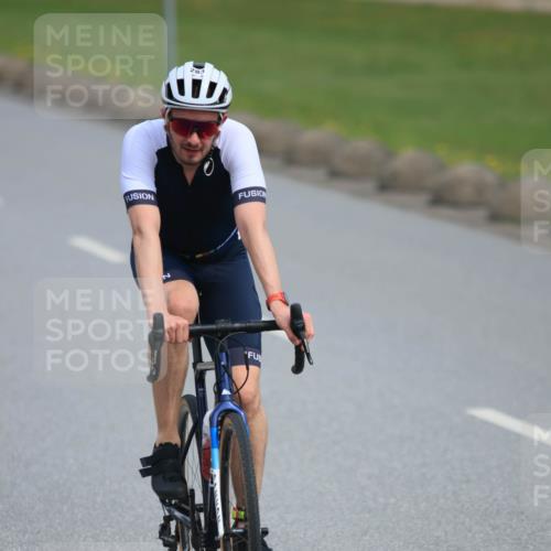 15.06.2025 - 27. Vierlanden-Triathlon H.Heesch http://msf.ph/oto/7979889 15.06.2025 10:36:43 Radfahren 102, 276, 283 meine-sportfotos.de