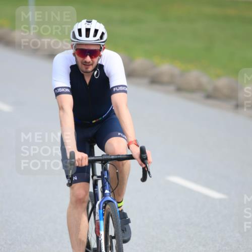 15.06.2025 - 27. Vierlanden-Triathlon H.Heesch http://msf.ph/oto/7979893 15.06.2025 10:36:43 Radfahren 102, 276, 283 meine-sportfotos.de