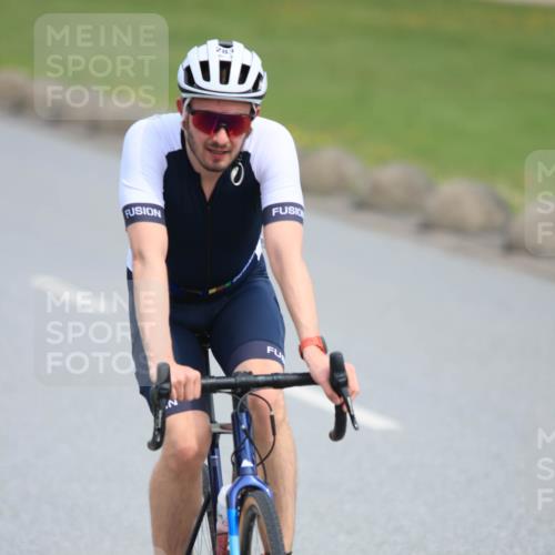 15.06.2025 - 27. Vierlanden-Triathlon H.Heesch http://msf.ph/oto/7979899 15.06.2025 10:36:43 Radfahren 102, 276, 283 meine-sportfotos.de