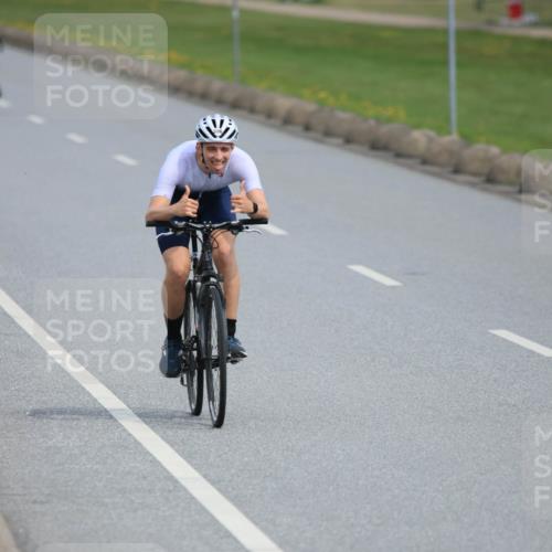 15.06.2025 - 27. Vierlanden-Triathlon H.Heesch http://msf.ph/oto/7979924 15.06.2025 10:37:02 Radfahren 11, 65, 111, 160, 237, 306, 397 meine-sportfotos.de