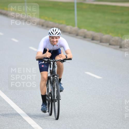 15.06.2025 - 27. Vierlanden-Triathlon H.Heesch http://msf.ph/oto/7979930 15.06.2025 10:37:03 Radfahren 11, 65, 111, 160, 237, 306, 397 meine-sportfotos.de
