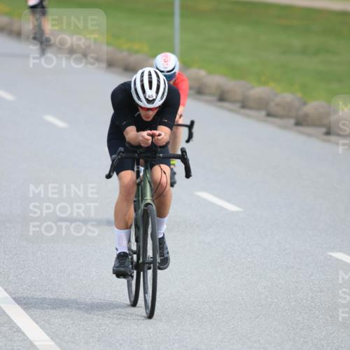 15.06.2025 - 27. Vierlanden-Triathlon H.Heesch http://msf.ph/oto/7979946 15.06.2025 10:37:08 Radfahren 65, 111, 160, 237, 306, 337 meine-sportfotos.de