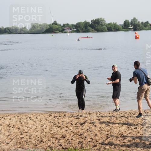 21.06.2025 - 27. Vierlanden-Triathlon MichiJ http://msf.ph/oto/7980017 15.06.2026 09:00:35 Schwimmen 58 meine-sportfotos.de