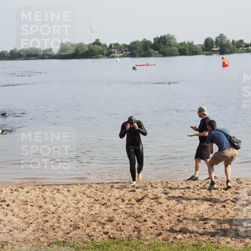 21.06.2025 - 27. Vierlanden-Triathlon MichiJ http://msf.ph/oto/7980029 15.06.2026 09:00:36 Schwimmen 58 meine-sportfotos.de