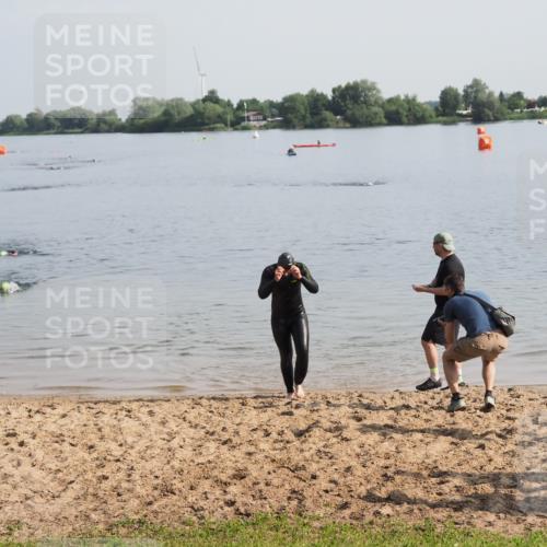 21.06.2025 - 27. Vierlanden-Triathlon MichiJ http://msf.ph/oto/7980036 15.06.2026 09:00:36 Schwimmen 58 meine-sportfotos.de