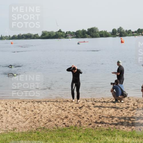 21.06.2025 - 27. Vierlanden-Triathlon MichiJ http://msf.ph/oto/7980042 15.06.2026 09:00:37 Schwimmen 58 meine-sportfotos.de