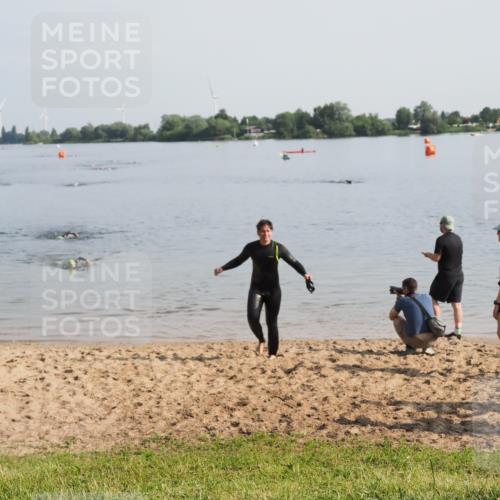 21.06.2025 - 27. Vierlanden-Triathlon MichiJ http://msf.ph/oto/7980060 15.06.2026 09:00:38 Schwimmen 58 meine-sportfotos.de