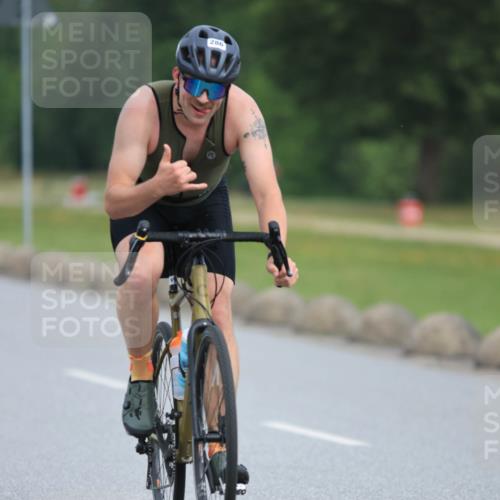 15.06.2025 - 27. Vierlanden-Triathlon H.Heesch http://msf.ph/oto/7980062 15.06.2025 10:38:06 Radfahren 286, 323 meine-sportfotos.de
