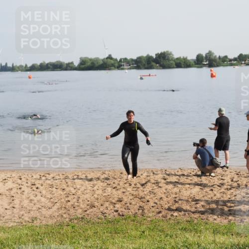 21.06.2025 - 27. Vierlanden-Triathlon MichiJ http://msf.ph/oto/7980067 15.06.2026 09:00:38 Schwimmen 58 meine-sportfotos.de