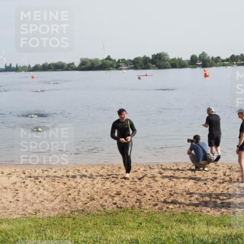 21.06.2025 - 27. Vierlanden-Triathlon MichiJ http://msf.ph/oto/7980073 15.06.2026 09:00:38 Schwimmen 58 meine-sportfotos.de