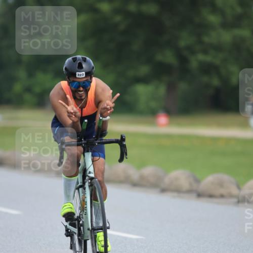 15.06.2025 - 27. Vierlanden-Triathlon H.Heesch http://msf.ph/oto/7980085 15.06.2025 10:38:08 Radfahren 286, 320, 323 meine-sportfotos.de