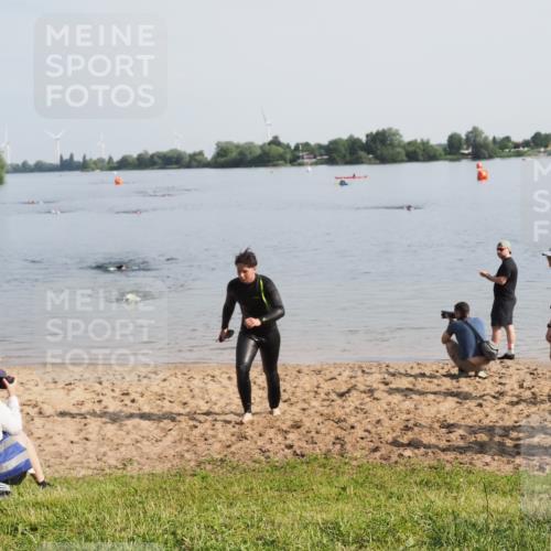 21.06.2025 - 27. Vierlanden-Triathlon MichiJ http://msf.ph/oto/7980093 15.06.2026 09:00:40 Schwimmen 58 meine-sportfotos.de