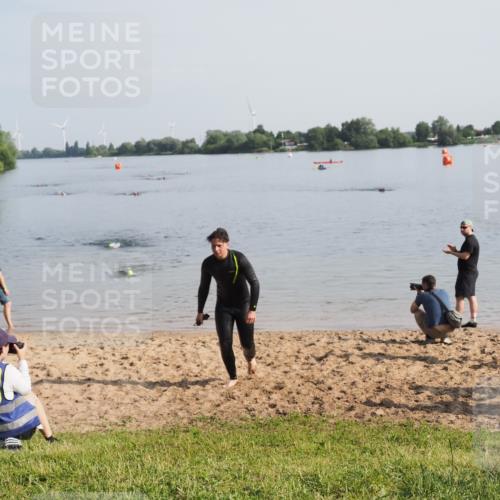 21.06.2025 - 27. Vierlanden-Triathlon MichiJ http://msf.ph/oto/7980105 15.06.2026 09:00:40 Schwimmen 58 meine-sportfotos.de