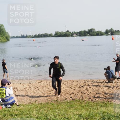 21.06.2025 - 27. Vierlanden-Triathlon MichiJ http://msf.ph/oto/7980121 15.06.2026 09:00:41 Schwimmen 58 meine-sportfotos.de