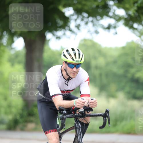15.06.2025 - 7 Türme Triathlon Yannick Fuchs http://msf.ph/oto/7980199 15.06.2025 11:20:36 Radfahren 320 meine-sportfotos.de