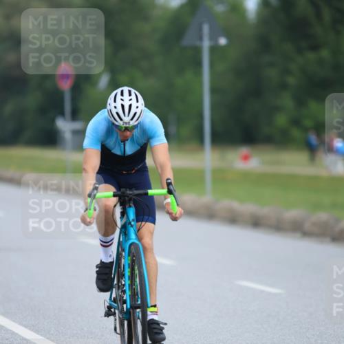 15.06.2025 - 27. Vierlanden-Triathlon H.Heesch http://msf.ph/oto/7980232 15.06.2025 10:38:49 Radfahren 17, 235, 298 meine-sportfotos.de