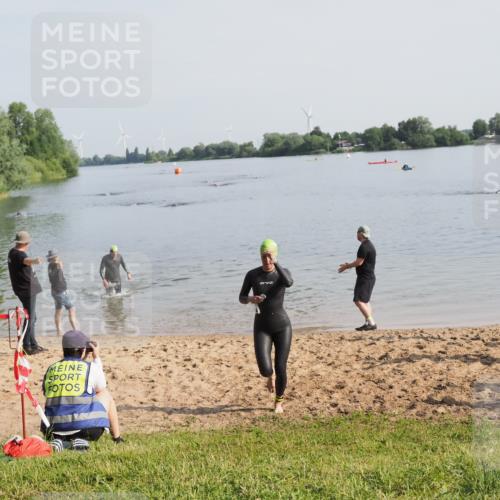 21.06.2025 - 27. Vierlanden-Triathlon MichiJ http://msf.ph/oto/7980240 15.06.2026 09:00:52 Schwimmen 217 meine-sportfotos.de