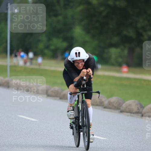 15.06.2025 - 27. Vierlanden-Triathlon H.Heesch http://msf.ph/oto/7980299 15.06.2025 10:39:14 Radfahren 186, 340, 377 meine-sportfotos.de