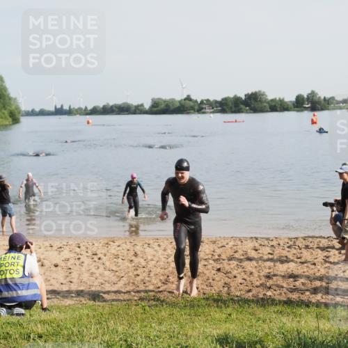21.06.2025 - 27. Vierlanden-Triathlon MichiJ http://msf.ph/oto/7980326 15.06.2026 09:01:48 Schwimmen 206, 214, 242 meine-sportfotos.de