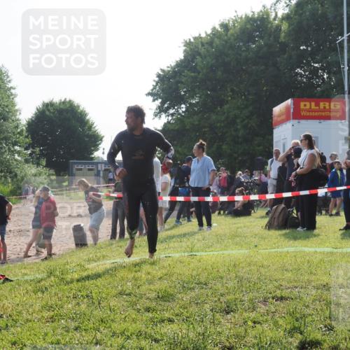 15.06.2025 - 27. Vierlanden-Triathlon KatJ http://msf.ph/oto/7980328 15.06.2025 08:44:38 Schwimmen 93 meine-sportfotos.de