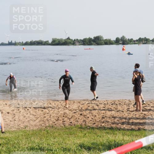 21.06.2025 - 27. Vierlanden-Triathlon MichiJ http://msf.ph/oto/7980398 15.06.2026 09:01:52 Schwimmen 196, 206, 214, 242 meine-sportfotos.de