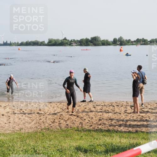 21.06.2025 - 27. Vierlanden-Triathlon MichiJ http://msf.ph/oto/7980425 15.06.2026 09:01:52 Schwimmen 196, 206, 214, 242 meine-sportfotos.de